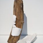Nadal Ja?, gips, drewno, 40x10x10 cm, 2020Still Me?
Plaster, Wood, 40×10×10 cm, 2020