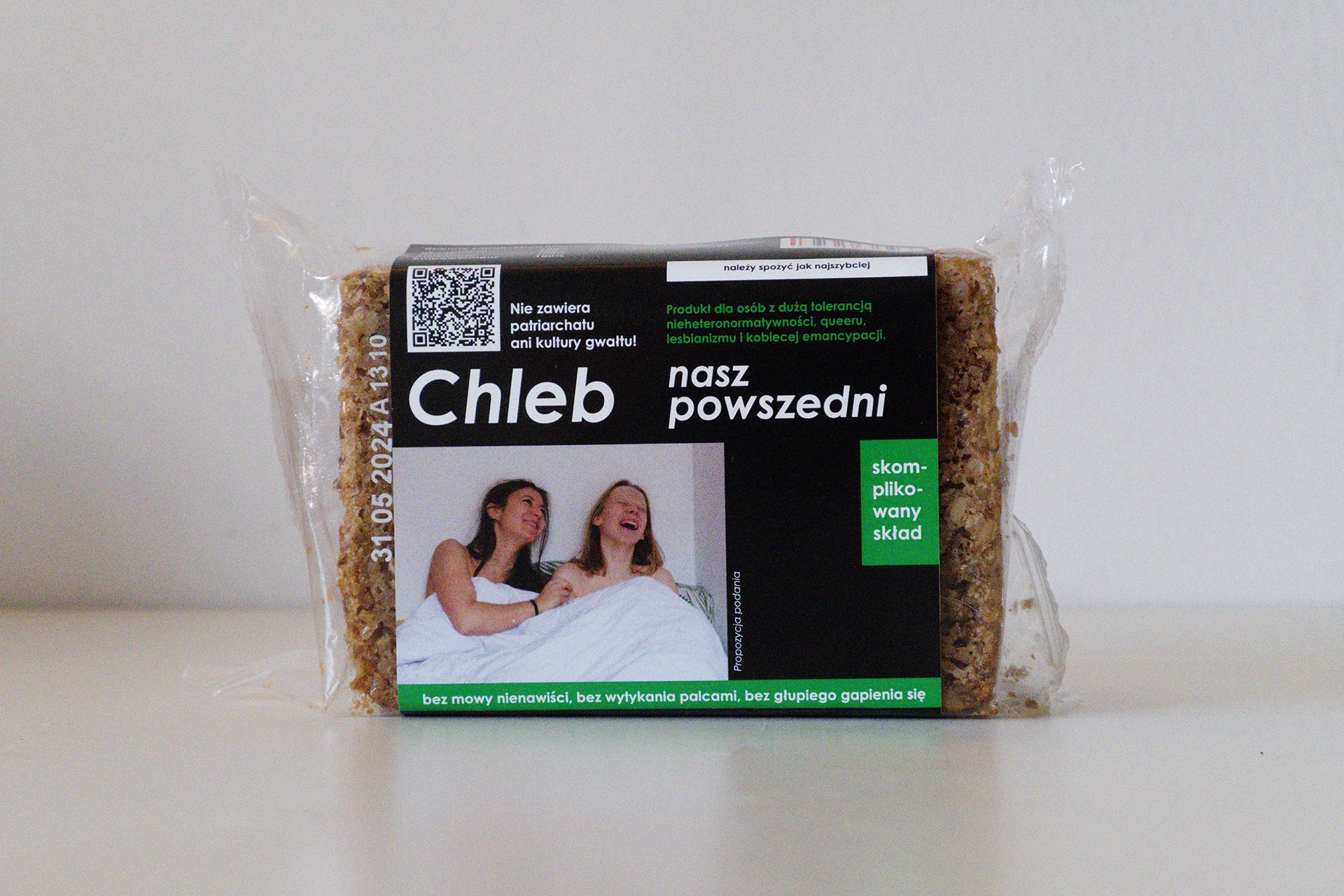 Chleb nasz powszedni, grafika komputerowa, obiekt,videoperformance,10x4x15cm, 2024Our Daily Bread
Computer Graphics, Object, Videoperformance, 10×4×15 cm, 2024