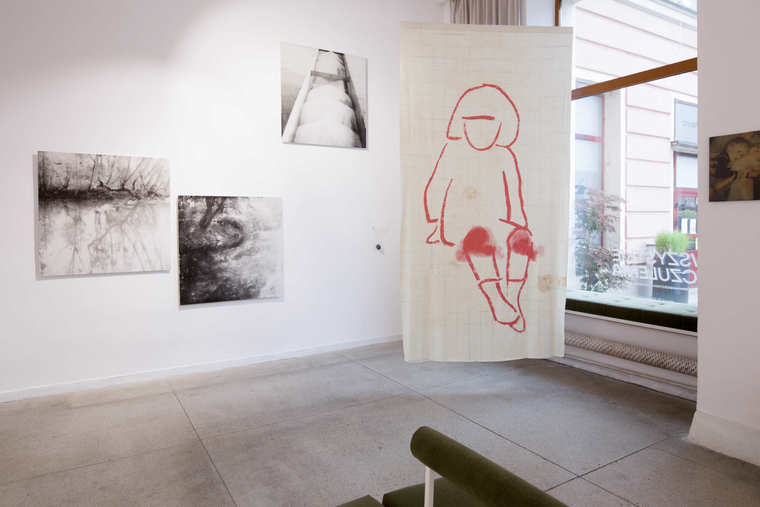 I wih I could eat the salt off, rysunek, tkanina, 300x140cm,  2024, fot. Joanna Czarnota