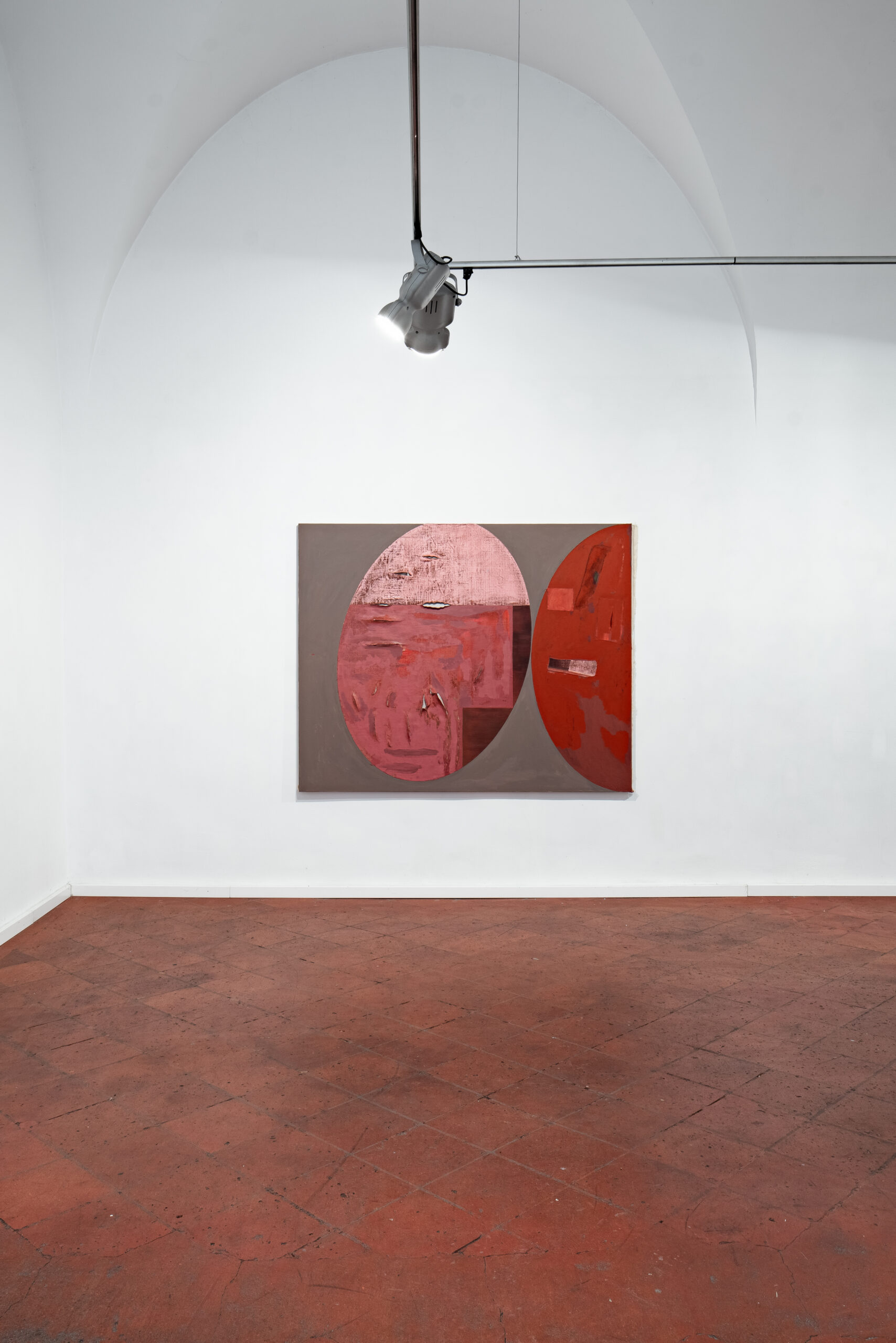 Podszepty w pracowni, akryl, emalia, olej, płótno, 145x180 cm, 2025