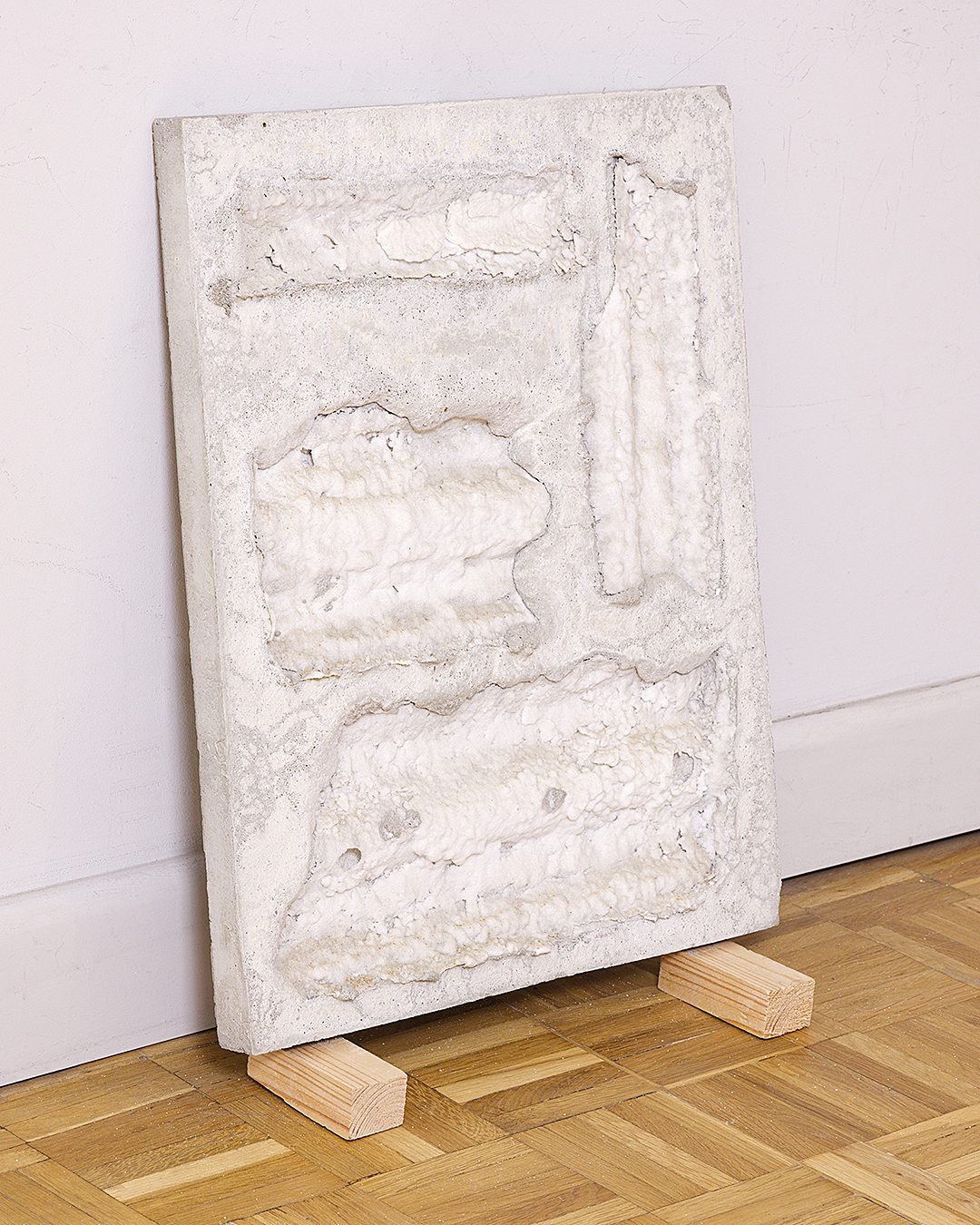 Brzeg (sól i beton), sól, beton, 50x40x3 cm, 2020Shore (Salt and Concrete), salt, concrete, 50x40x3 cm, 2020